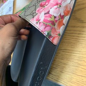 Gucci canvas slides size 39